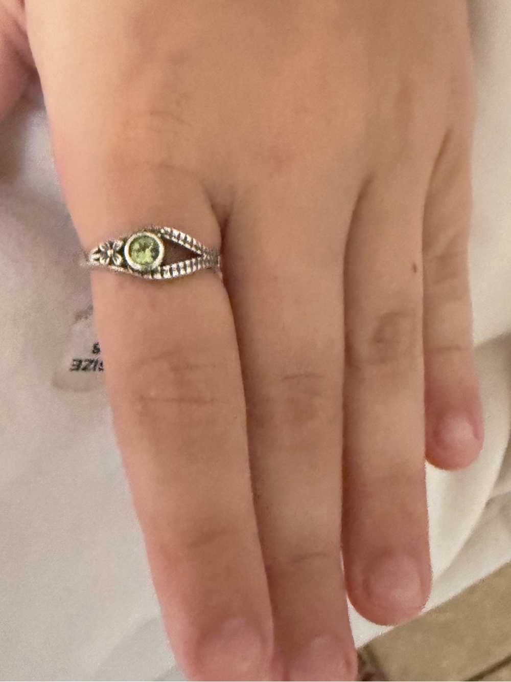Genuine Peridot ring crafted in 925 sterling silver a small flower detail size 8